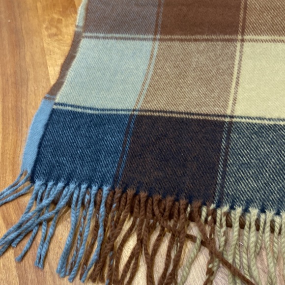 NWOT.  Set of 3, plaid scarves. - Picture 6 of 12